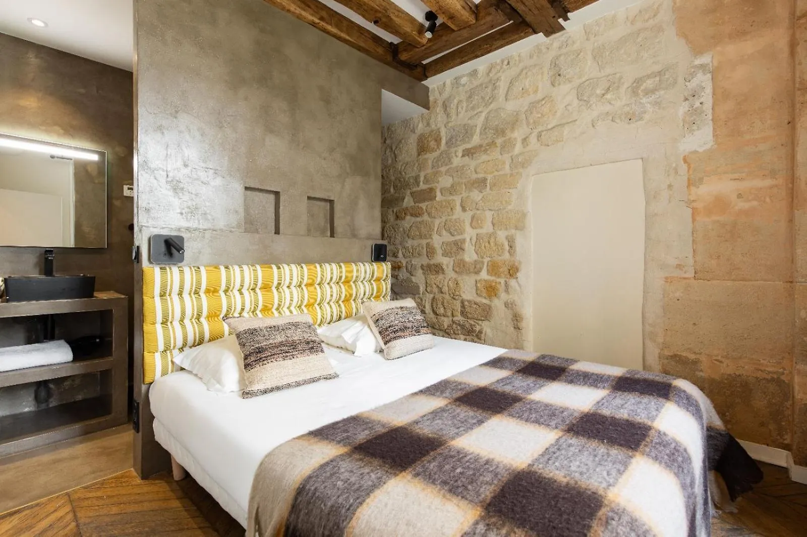 Authentic Apartment - 1Br-4P - Le Marais location